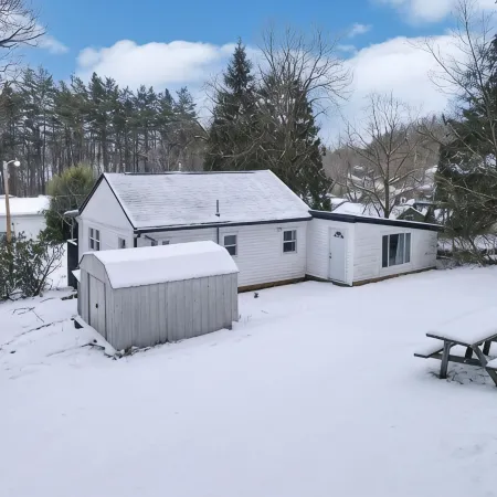 Atwood Breeze: Tranquil Lake Escape