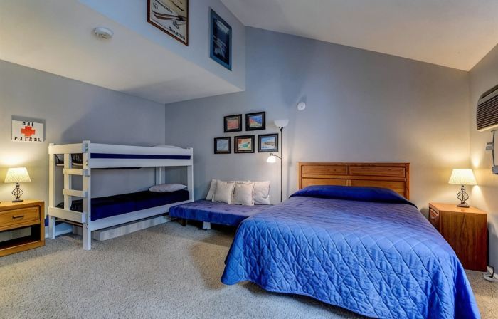 Attitash Mountain Resort Condo- 3 Floors, Sleeps 12- Story Land, Ski, Shop, Golf