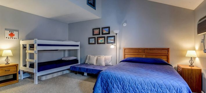 Attitash Mountain Resort Condo- 3 Floors, Sleeps 12- Story Land, Ski, Shop, Golf Отели в г. Бартлетт