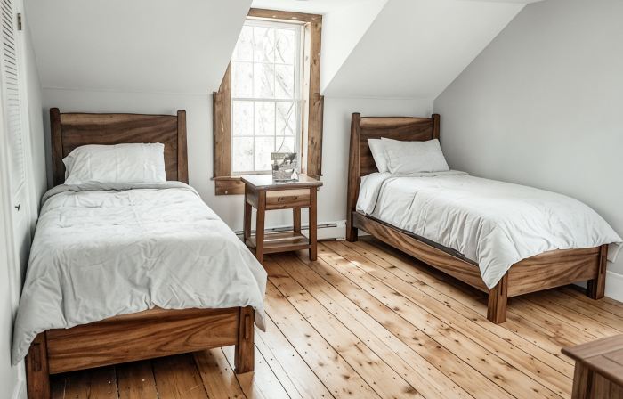 Spacious 4 bedroom home, close to hiking trails and Gore mountain for skiing