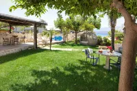 Villa Minoa Just Next to the Beach, with Surprising Sea and Mountain Views - Villaer
