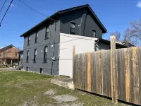 The Merlot, minutes to Niagara's Falls, 3 bedrooms with Hottub and Sauna - Bungalows