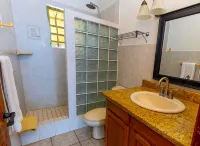 Villa Gloria - Oceanfront - 4 guests - pet friendly - at Stella, Rincón - バルコニー
