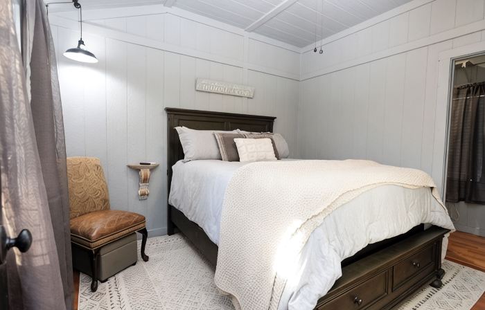 Cozy Cabin on the Creek with WiFi and AC in Delightful Belton