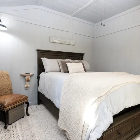 Cozy Cabin on the Creek with WiFi and AC in Delightful Belton