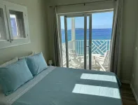 Spectacularly located beach front Spring Tide @ The Tides at Little Apple Bay - 2 звезды