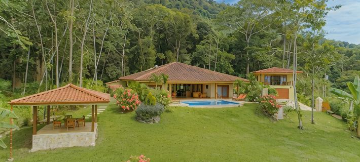 Ocean view home in Dominical w/ pool & WiFi / 8p Hotel a Osa