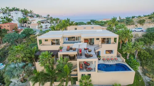 *Spectacular Ocean Views*  Walk to Beach - Secure Gated Community - Sleeps 12 - บังกะโล