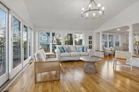 Luxury waterfront home with breathtaking views in Barrington - 4 estrellas