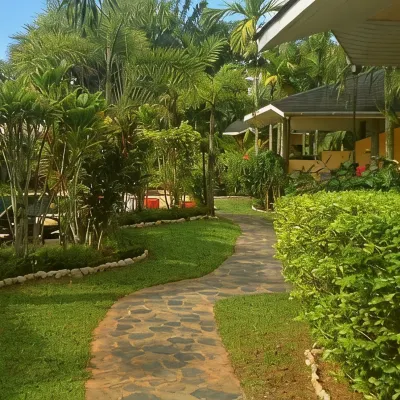 Palm Garden Resort Отели рядом с достопримечательностью «Пляж White Sand»