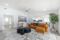 The Pierre- Nassau Bay Area SFH minutes from Nasa and Kemah - Private Pools