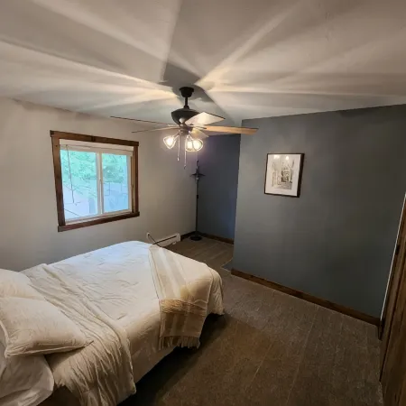 Luxurious remodel near historic downtown Hudson!