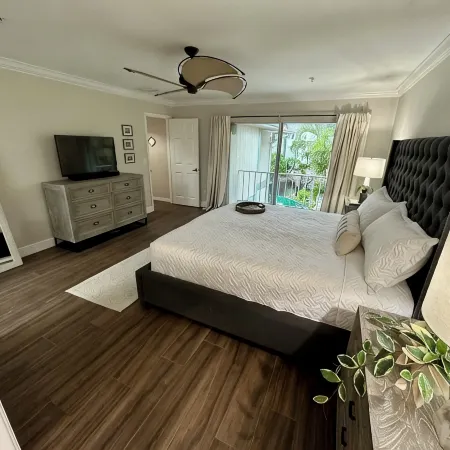 Newly listed Waterfront Townhouse in Old Naples