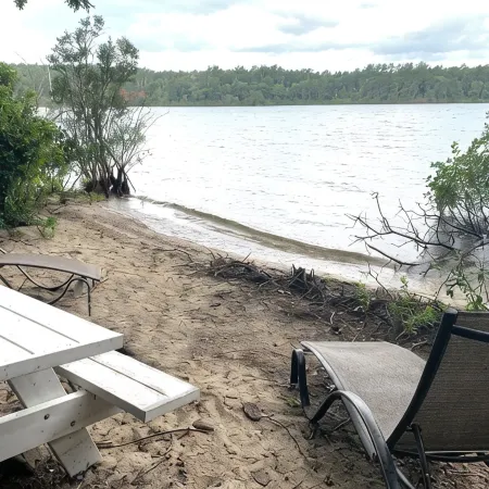 WOW View! Waterfront Cottage. Private Beach, King Bed, Full Kitchen. Relax&Enjoy
