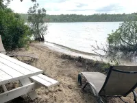 WOW View! Waterfront Cottage. Private Beach, King Bed, Full Kitchen. Relax&Enjoy - 3-Star