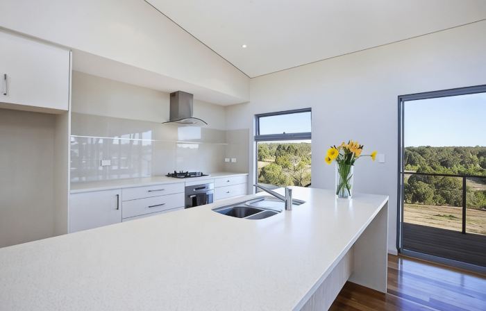Views of Redwall Valley and close to beaches and wineries.