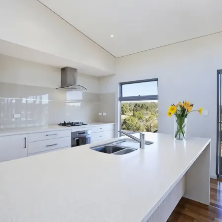 Views of Redwall Valley and close to beaches and wineries.