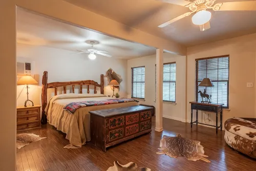 Authentic Ranch Home on 650 Acres with Peace and Tranquility - 3 tähden