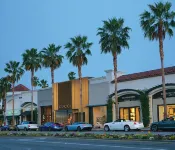 Luxury Private Resort - 1 Block to El Paseo! Sleeps 12! - 4-Star