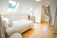 Luxe Cape Cod Farmhouse. Walk to Ellis Landing Beach!