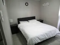 Central Sandton Apartment - Pet friendly