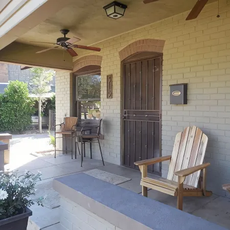 1927 Restored Downtown Phx Historic Bungalow Close to Medical & Sports.