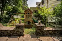 Modern 5-Bedroom Ski/Summer Mountain Home -Game Room-Hot Tub-3 Min to Belleayre - 4 stelle