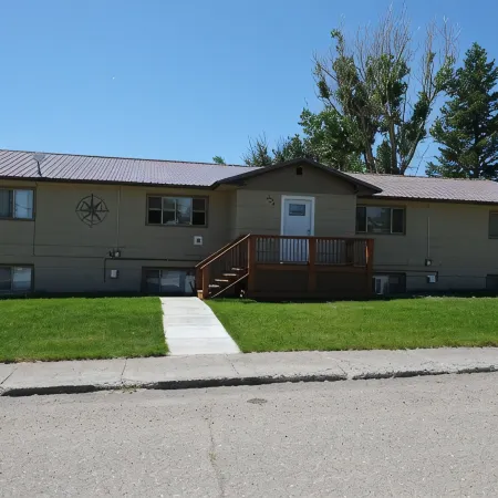 Freshly Remodeled 2 Bedroom, Full Kitchen, living Room Suite, in Cascade unit #2