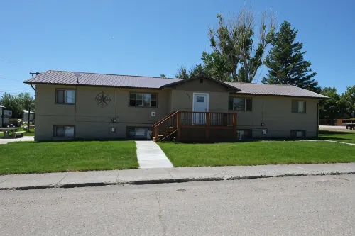 Freshly Remodeled 2 Bedroom, Full Kitchen, living Room Suite, in Cascade unit #2 - Apartments