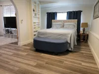 Cocoa Village Hideaway - 1 Bedroom/1 Bath Walk to Riverfront and Restaurants - Wifi