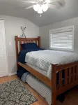 Cozy Lakefront Cottage - Wifi