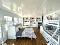 Life is better at the Lake Lakefront home that sleeps 13! - WiFi