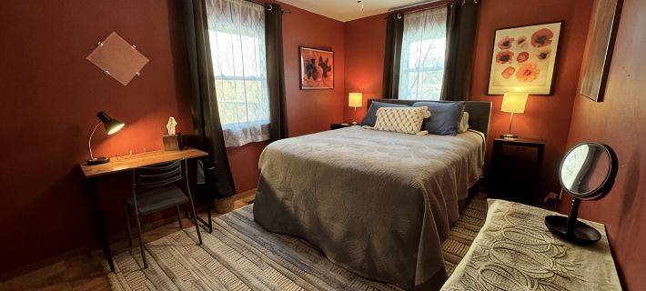 Owl's Nest is a perfect getaway in the woods with lakes nearby. Pet friendly! Hotels in Williamson County