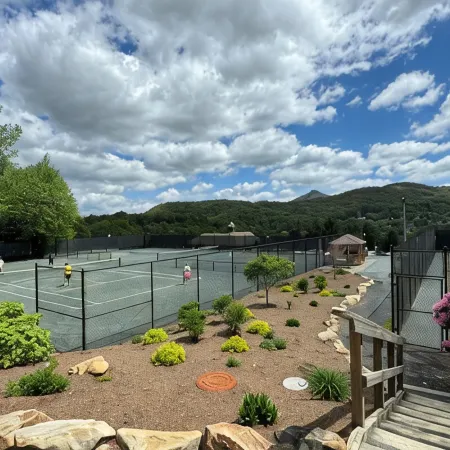 Slopeside Retreat; Summer Escape, Trails, Views, Fireplace, Wifi