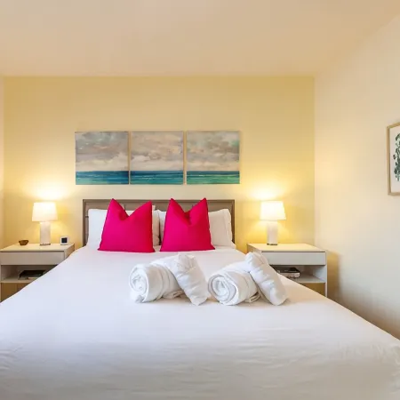 Beachfront Ocean Views 20 Mins to SF!
