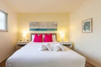 Beachfront Ocean Views 20 Mins to SF! - Homestays