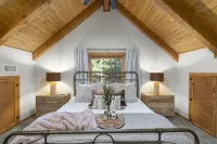 Modern Rustic Cabin – Whispering Pines, Wildlife, Trails, 5-Acres & Starry Skies - 4-Star