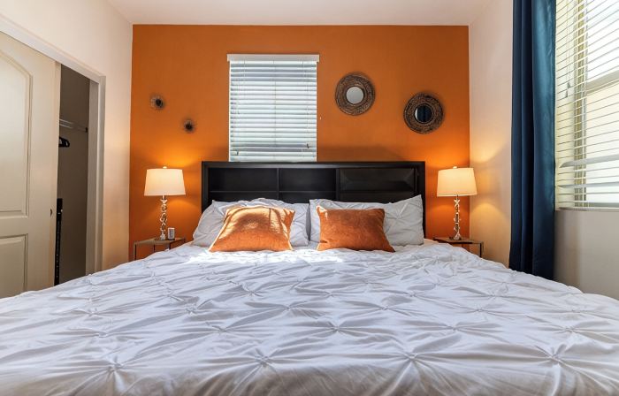 2 Bedrooms ✦ Ground Floor Unit ✦ Pool ✦ Wi-Fi ✦ Gym ✦ Pack 'n Play