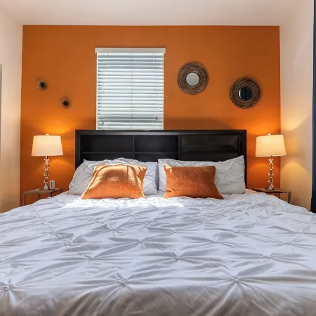2 Bedrooms ✦ Ground Floor Unit ✦ Pool ✦ Wi-Fi ✦ Gym ✦ Pack 'n Play