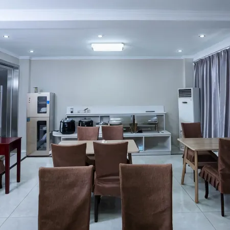 Happy Road Inn Chain Hotel (Huaibei Railway Station)