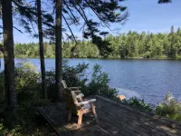 Secluded Lakefront, Dog-Friendly Cabin with Canoe, 7 Miles from the Ocean - Alppimaja
