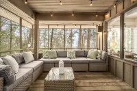 Hawks Nest Hideaway - 2 Bed 2 Bath - Screened In Deck - 4-Star