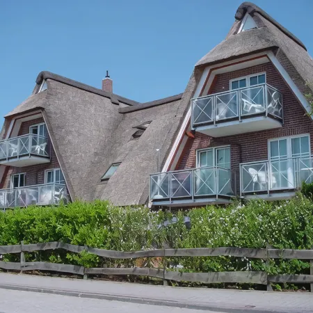 Dreams under a thatched roof, terrace, WLAN, beach chair on the family beach free of charge