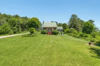 Pet Friendly NC Cabin with Beautiful Views and Hot Tub near West Jefferson. - Chalets
