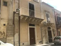 Elegant apartment, in the heart of the historic center of Noto, for 2 to 6 guests - 2-Star