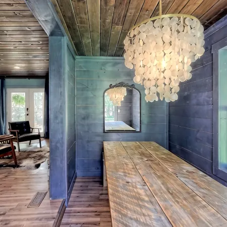 BRAND NEW! Romantic bungalow w/hot tub- minutes from downtown Blue Ridge