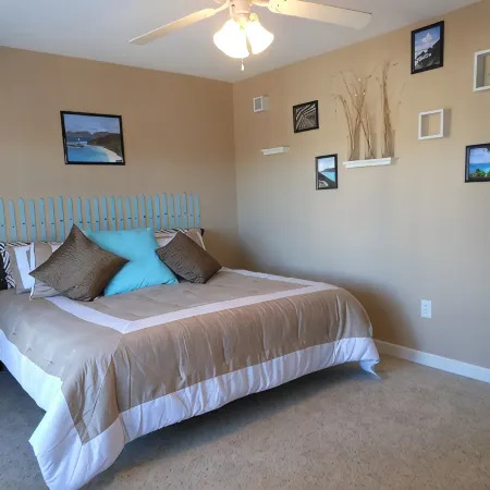 -PRIVATE POOL-1 BLK TO BEACH-OUTDOOR DINING/KITCHEN-PET & FAMILY FRIENDLY!