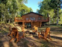 Log Home on Leader Lake- Quiet and Beautiful Sand Bottom Lake, Swim Fish Paddle - Hytter