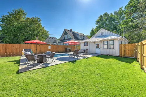 .2 mi to Downtown Rogers, Heated pool on Bike Trail, King Bed, Fire table - 4 stjerner