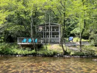 Blue Ridge Riverfront Cabin•2-Level Deck•Sleeps 8 - Chalets